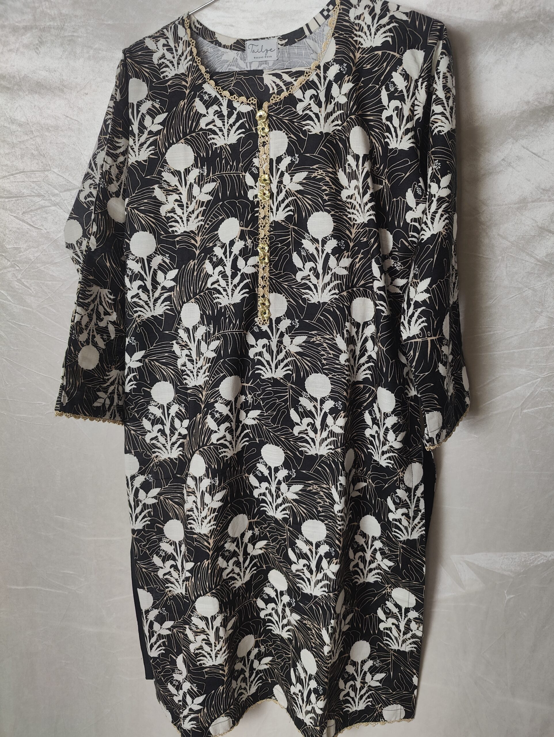 Black & White Floral Printed Khaddar 2-Piece Winter Set