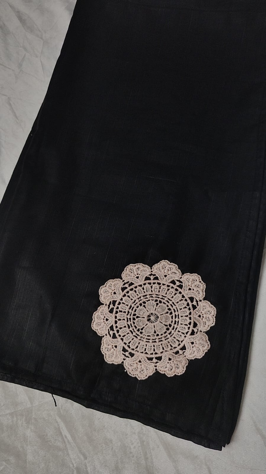 blck-khaddar-dupatta-with-pink-corner-embroided-motives
